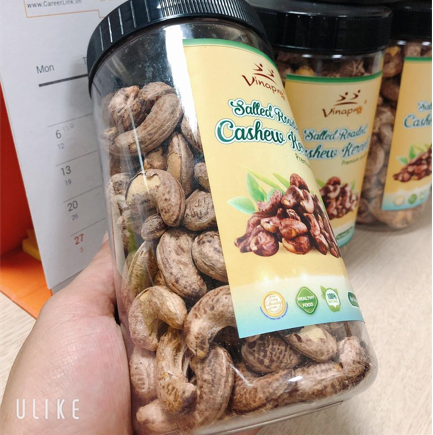 Roasted white cashew nuts
