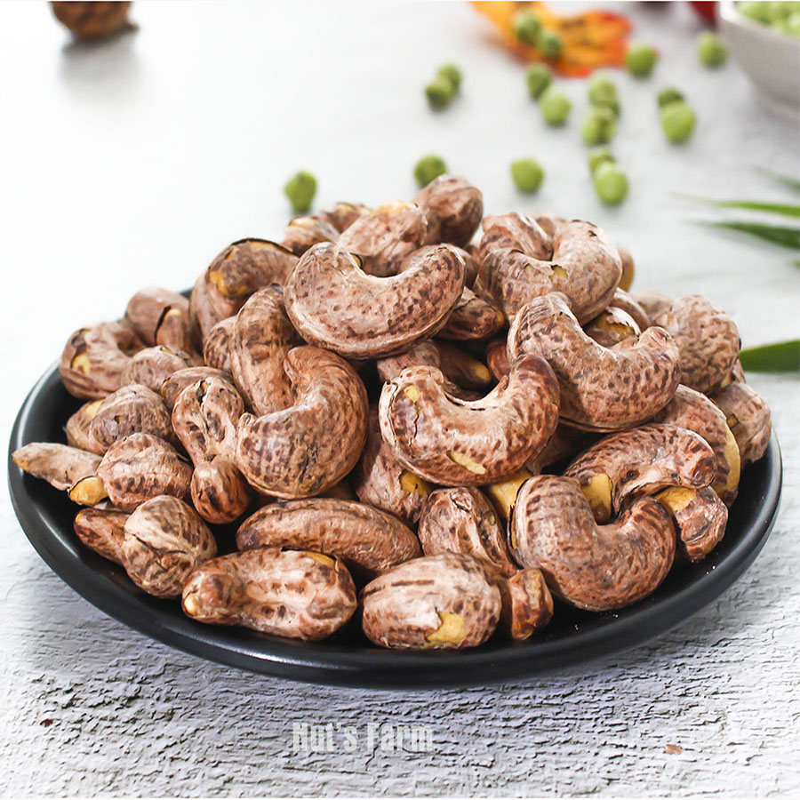 ROASTED CASHEW NUTS WITH SILK SKIN