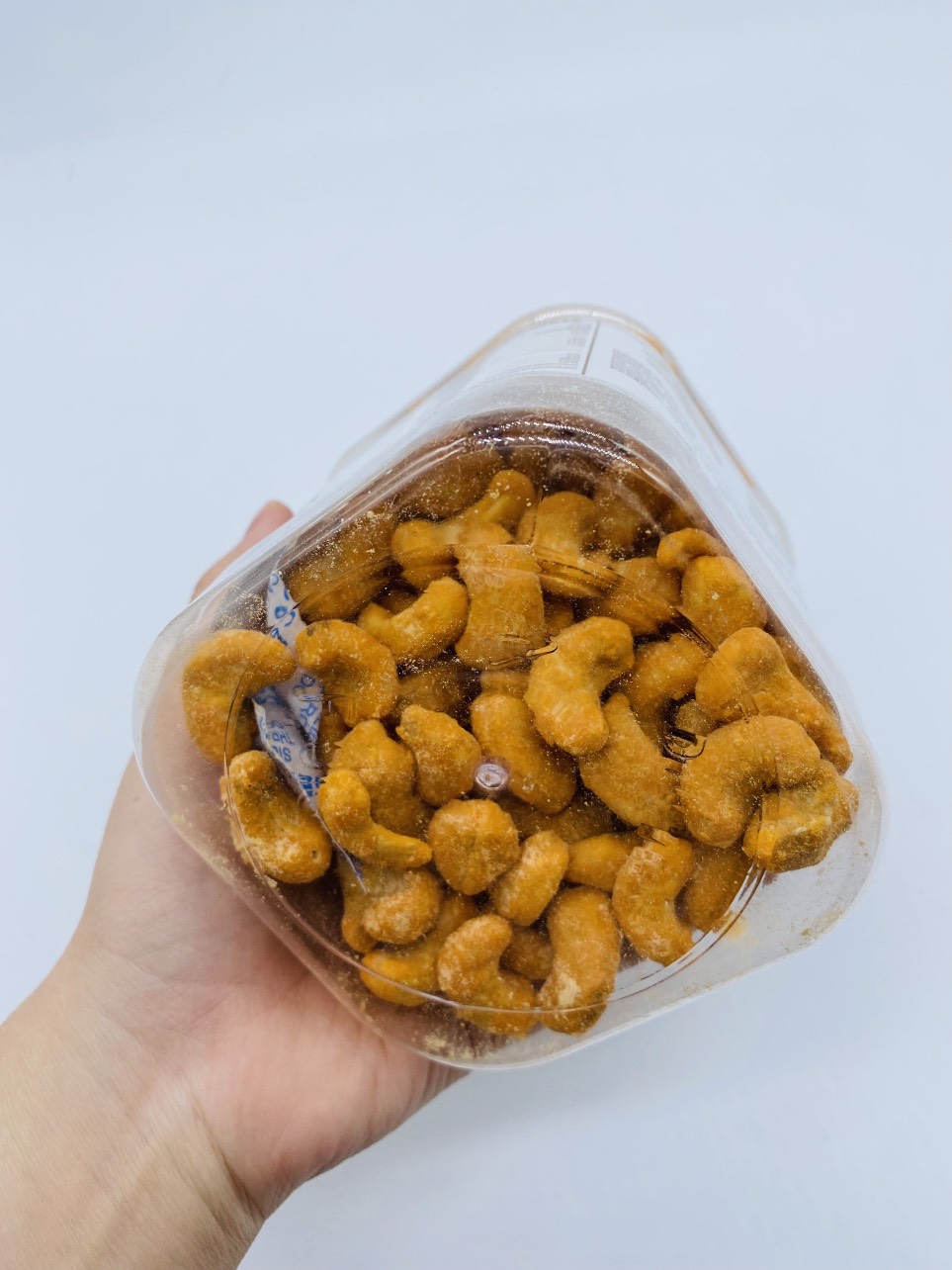 Eating Roasted Cashew Nuts- A Must-try Healthy Snack