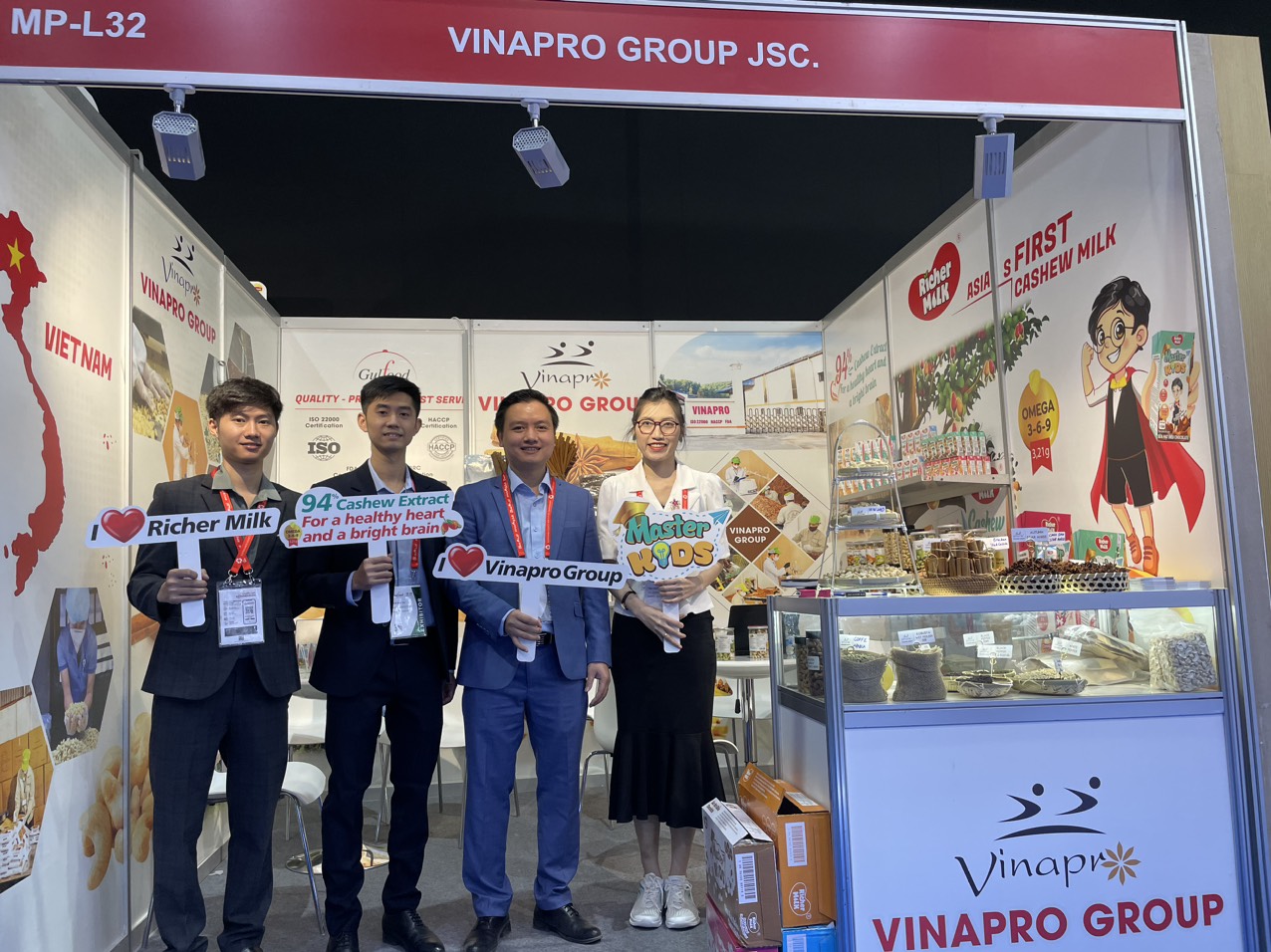 IMPRINT AT GULFOOD 2024 - VINAPRO CONTINUES ITS MISSION OF BRINGING VIETNAMESE AGRICULTURAL PRODUCTS TO THE WORLD