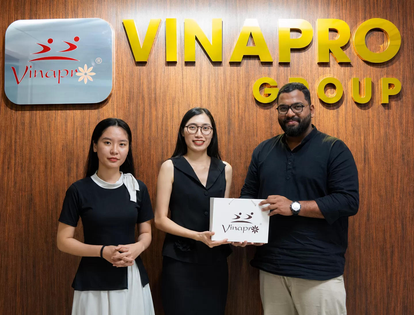 Global customers visiting Vinapro headquarters