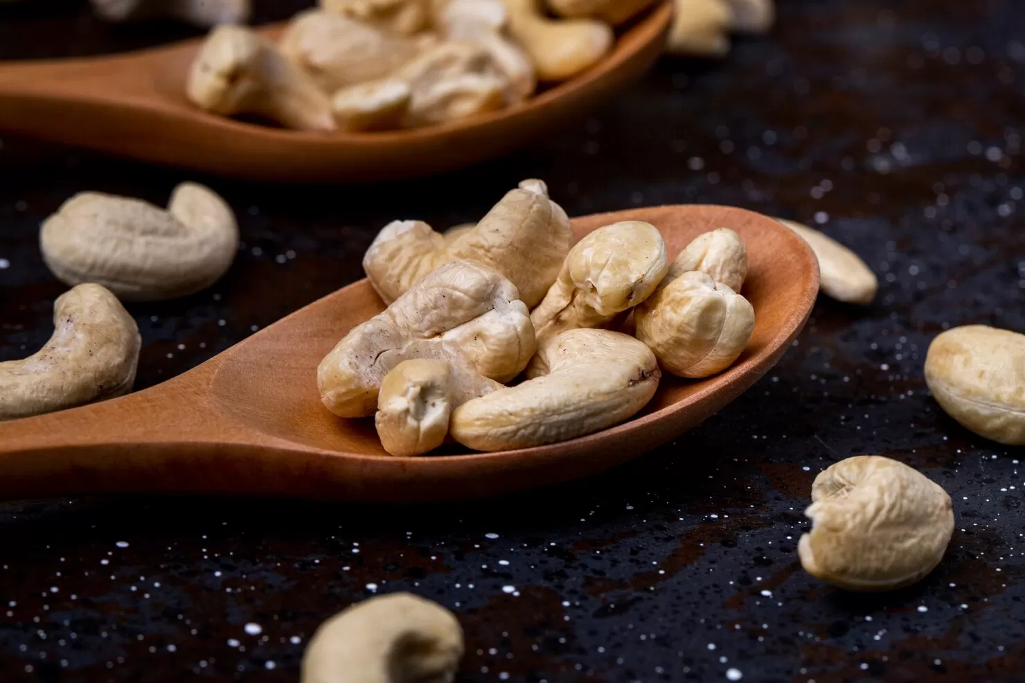 WHOLE CASHEW NUTS WW210