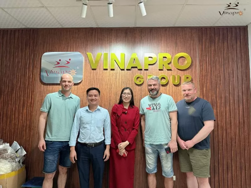 International customers visiting Vinapro for cassia cooperation